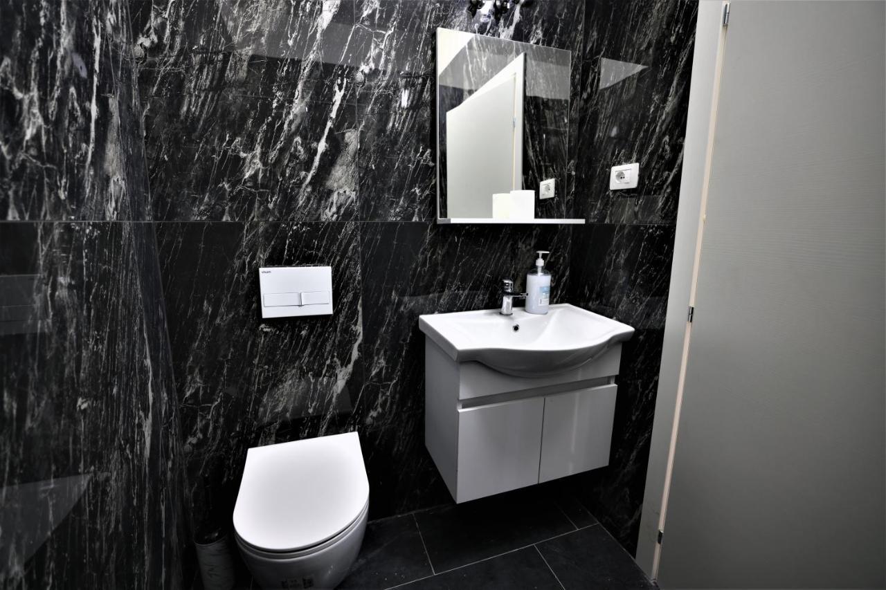 Stylish 1-Bedroom In Tirana #2 Exteriör bild